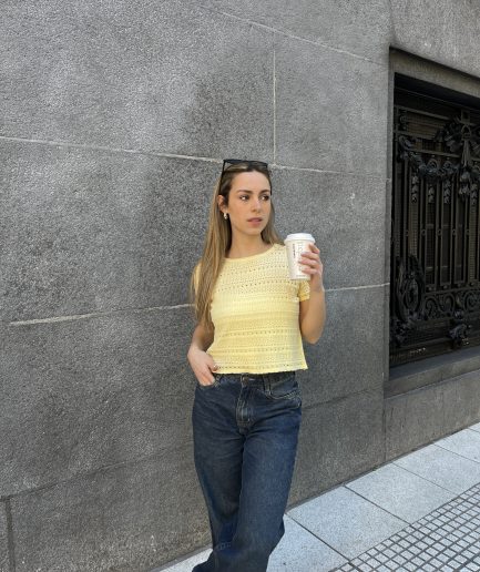 Remera calada cuello U lycra